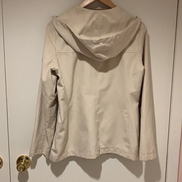 Zippered lightweight jacket with hood and pockets - Picture 2 of 6